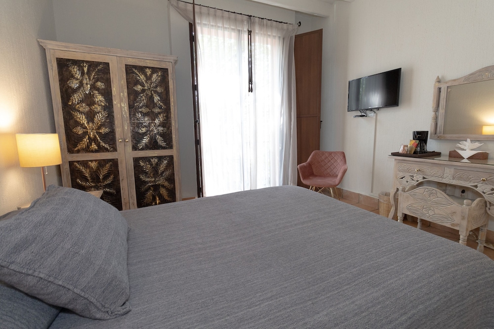 Standard Room, 1 Double Bed, City View - Photo 4
