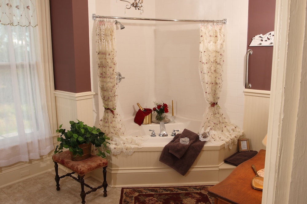 Luxury Double Room, 1 King Bed, Garden View photo 3