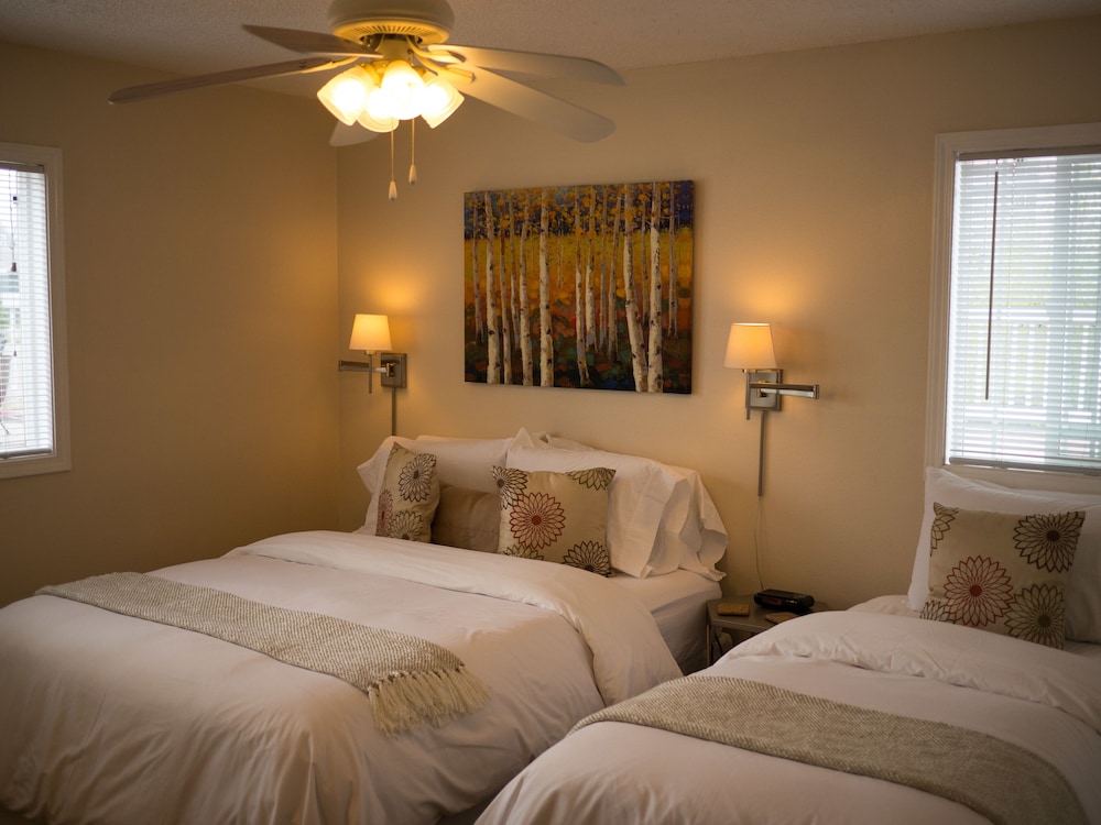 Private Room, Queen and Twin Bed, Private Bathroom, Room A, Arctic Fox