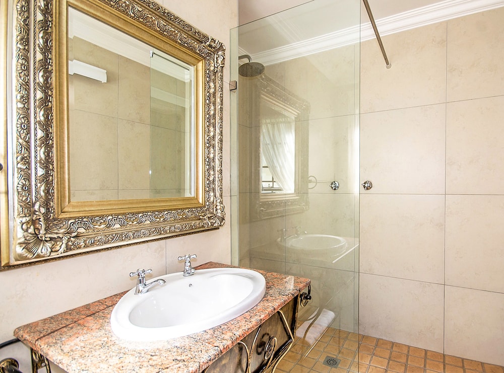 Luxury Double Room (4) - Photo 8