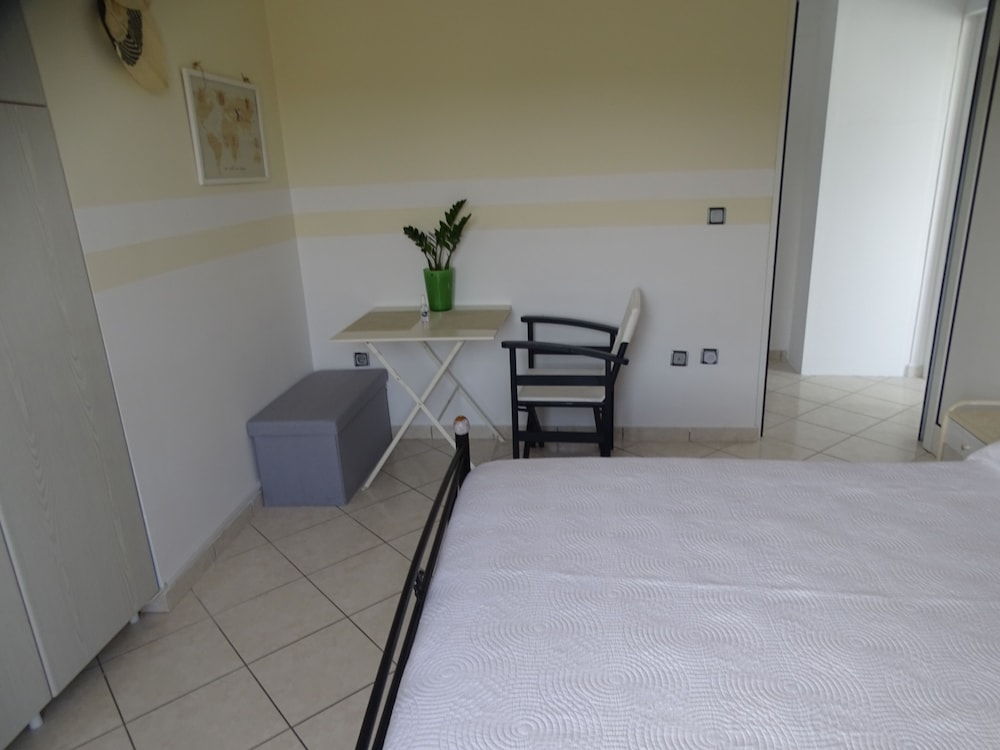 Apartment (Second Floor) photo 3