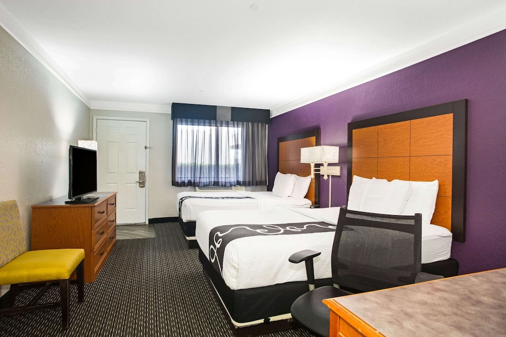 Room, 2 Queen Beds, Non Smoking - Photo 4