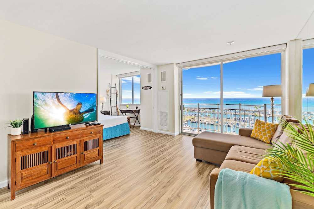 Ocean View 1BR at Ilikai Marina: Apartment, 1 Bedroom, Ocean View (Ilikai Marina (0124)) photo