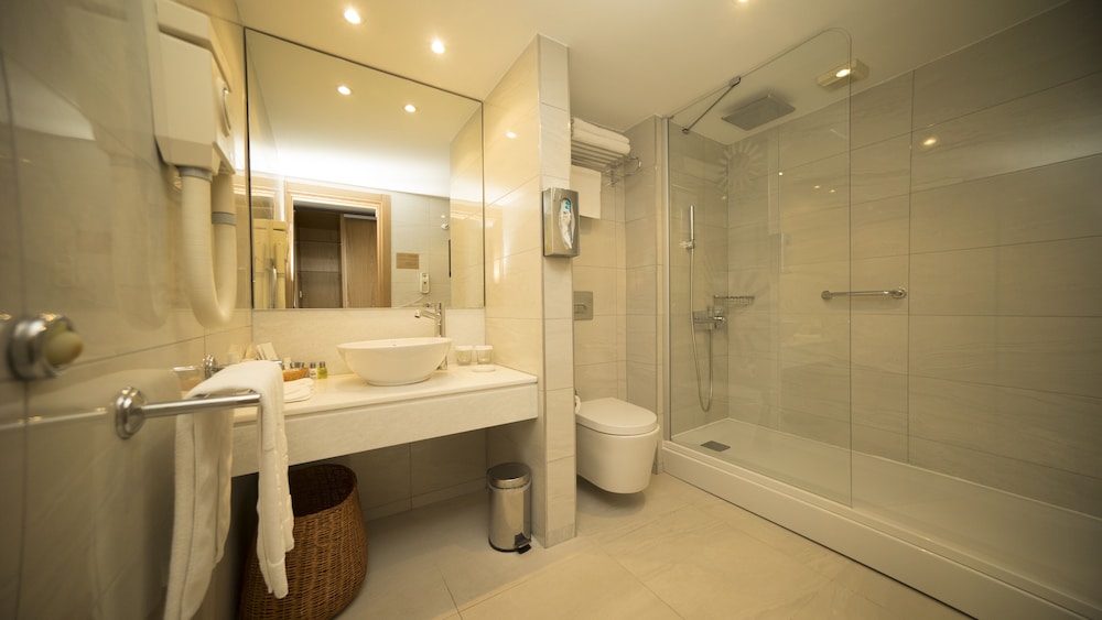Standard Double or Twin Room, Balcony, Garden View - Photo 5