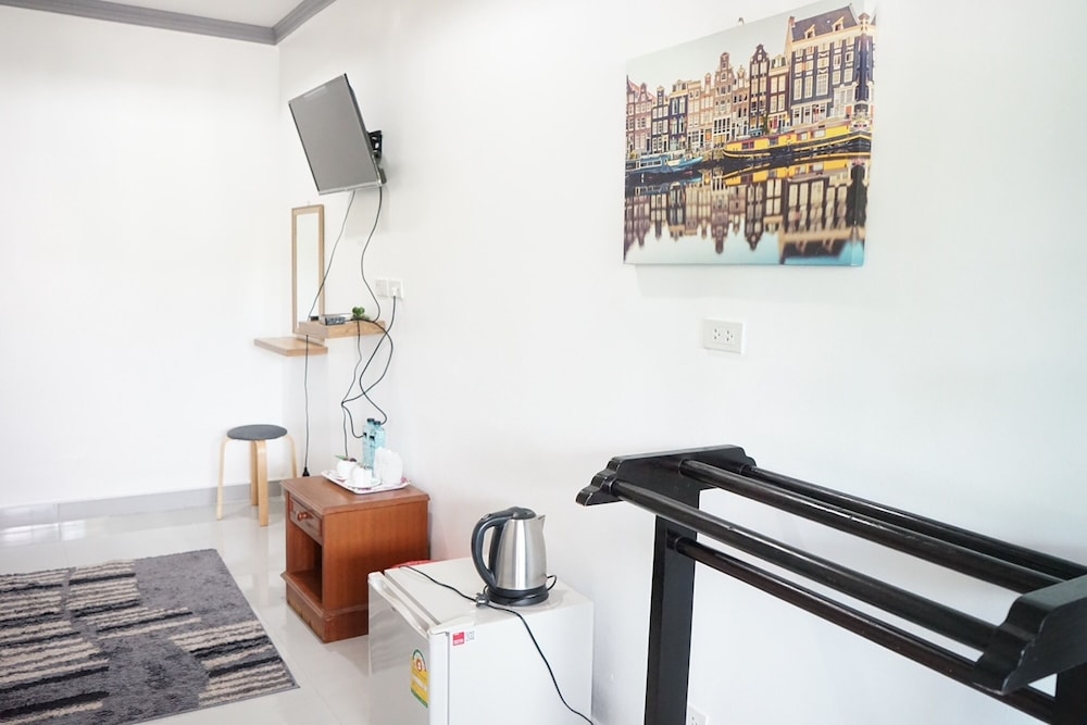 Standard Twin Room - Photo 9
