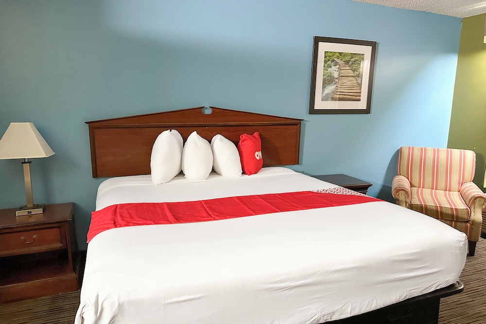 Room (King Bed Accessible Smoking) - Photo 7