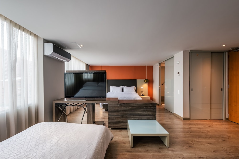 Suite, 1 Queen Bed - Photo 23