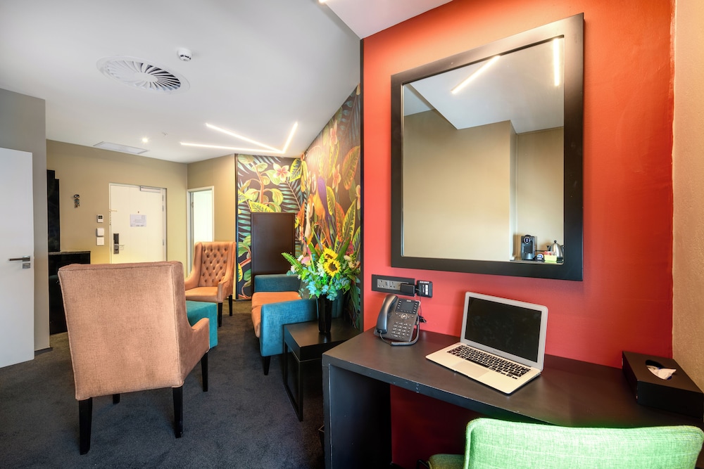 King Suite - Photo 6
