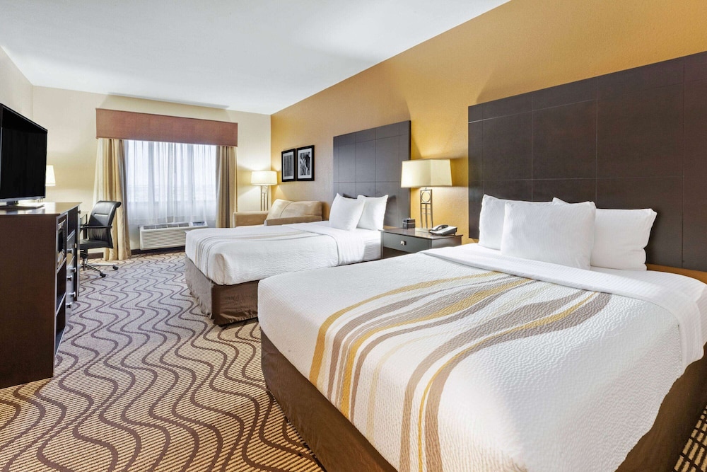 Deluxe Suite, 2 Queen Beds, Non Smoking - Photo 1