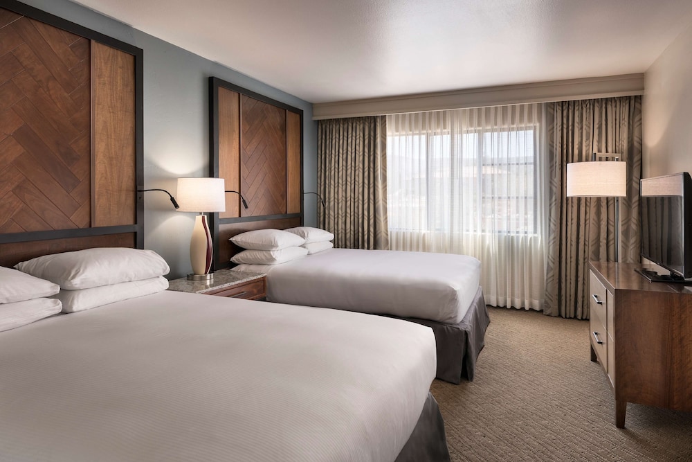 Premium Suite, 2 Queen Beds (Redrock View) - Photo 1