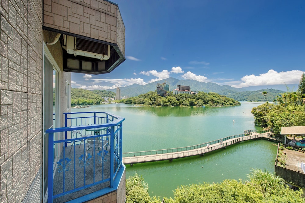 Double Room with Lake View - Photo 4