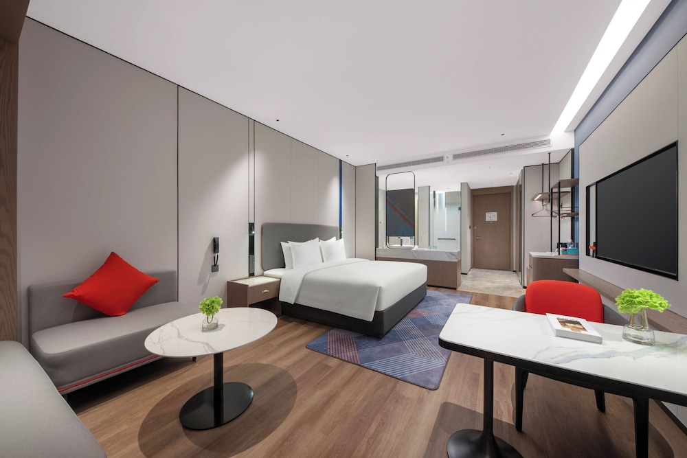 Standard Room, 1 King Bed (Extra Floor Space) photo 1