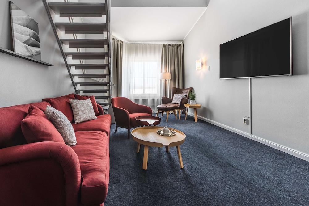 Suite, 2 Twin Beds, Non Smoking, Sea View (with Sofabed) - Photo 8