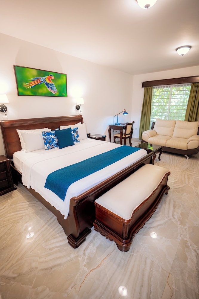 Deep Sleep Junior Suite, King Size Bed and Bathtub