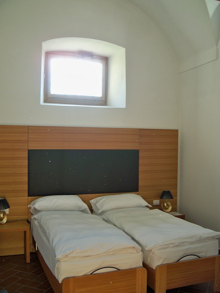 Standard Room, 2 Twin Beds photo 2