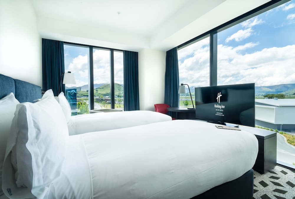Standard Room, Multiple Beds, Mountain View - Photo 4
