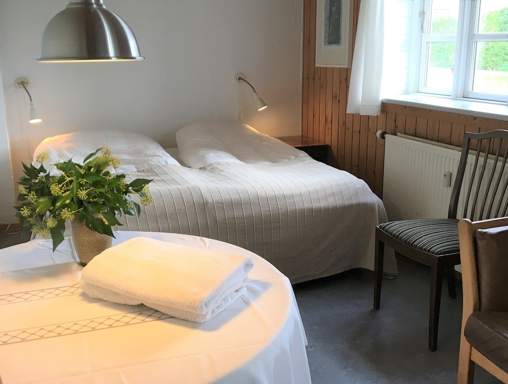 Basic Double Room, Shared Bathroom