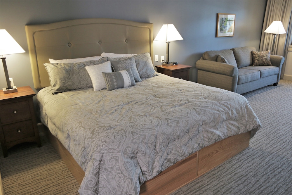 Superior Room, 1 King Bed with Sofa bed, Lake View photo 1
