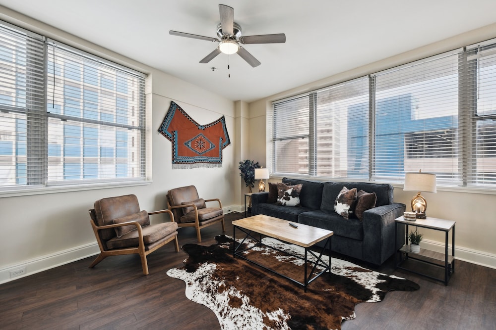 Elite Condo, 1 King Bed with Sofa bed, Non Smoking, City View
