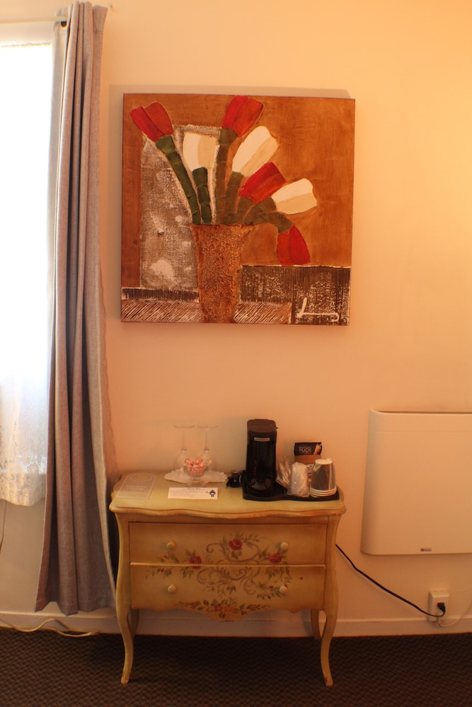 Standard Room, 1 Queen Bed, Non Smoking photo 3