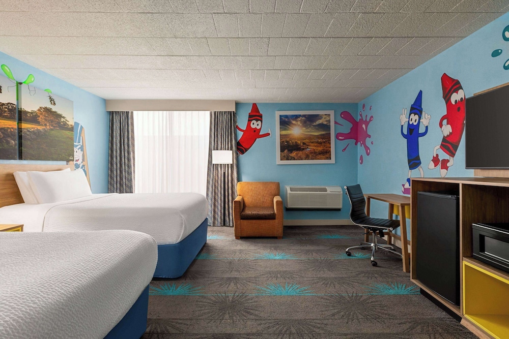 Deluxe Suite, 2 Queen Beds, Non Smoking - Photo 1
