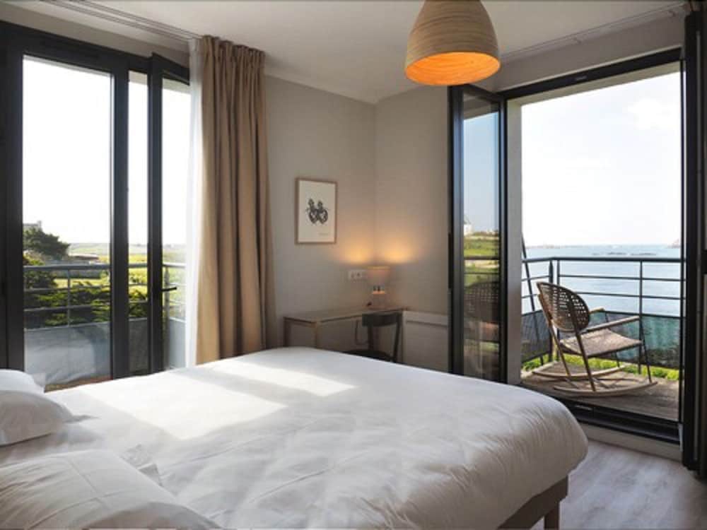 Classic Double or Twin Room, Non Smoking, Ocean View photo 3