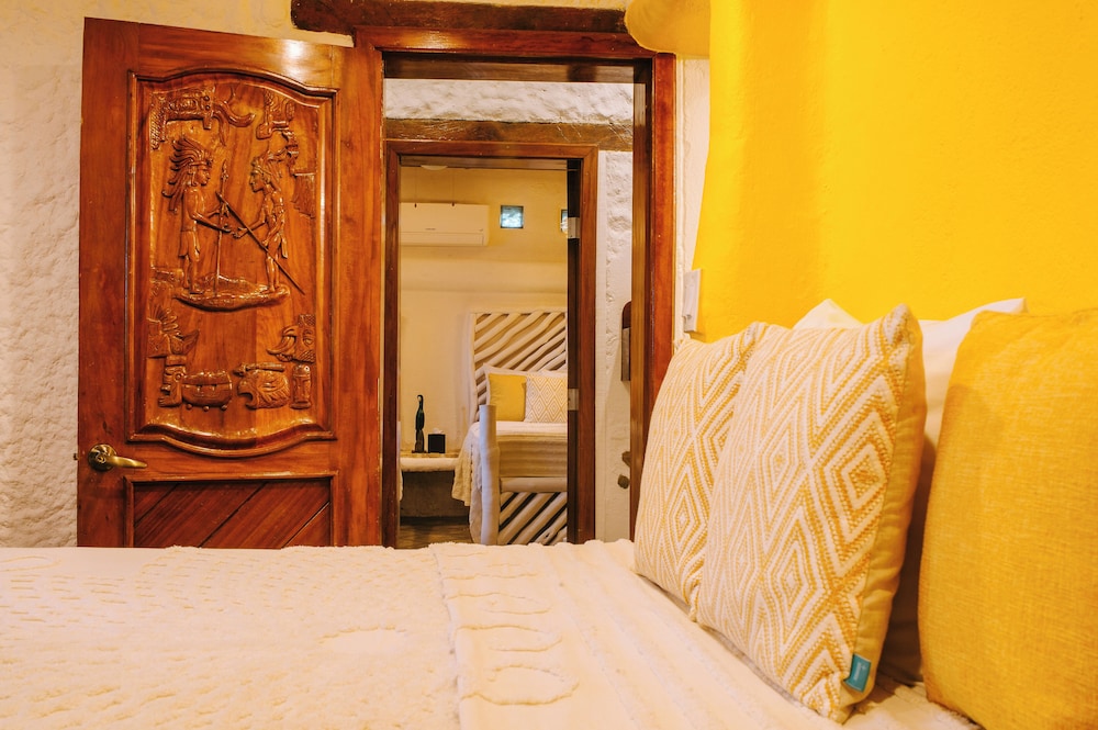 Family Room, Multiple Beds, Non Smoking, Partial Sea View photo 2
