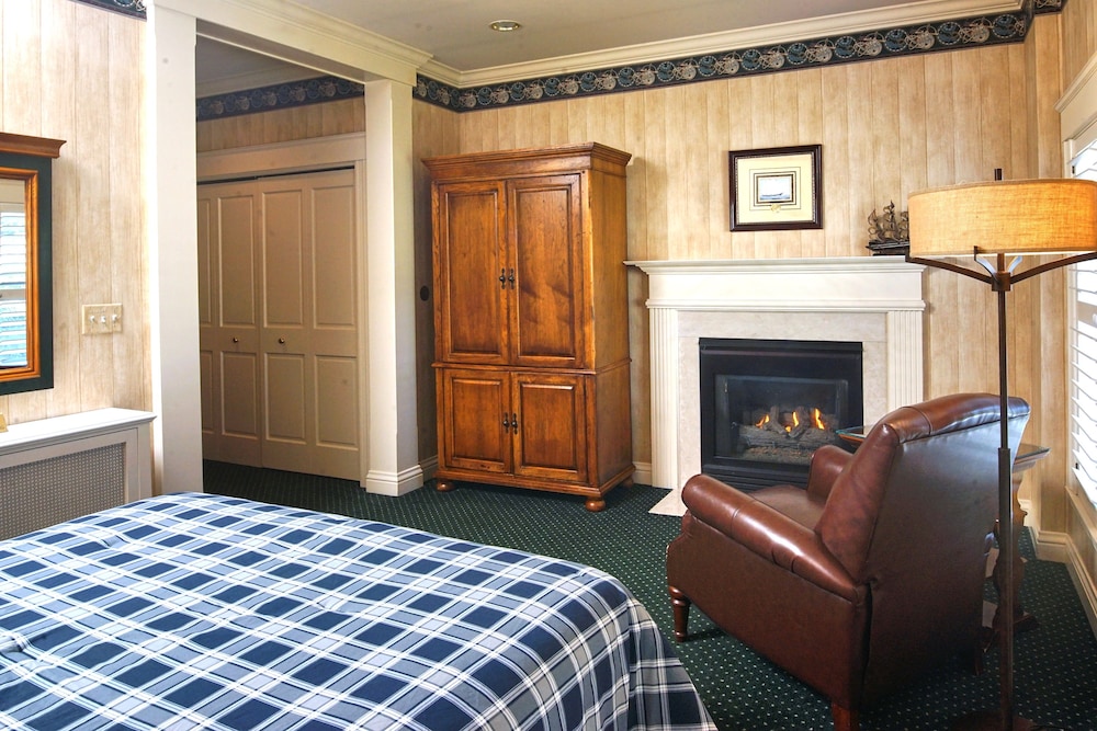 Signature Single Room, 1 Queen Bed