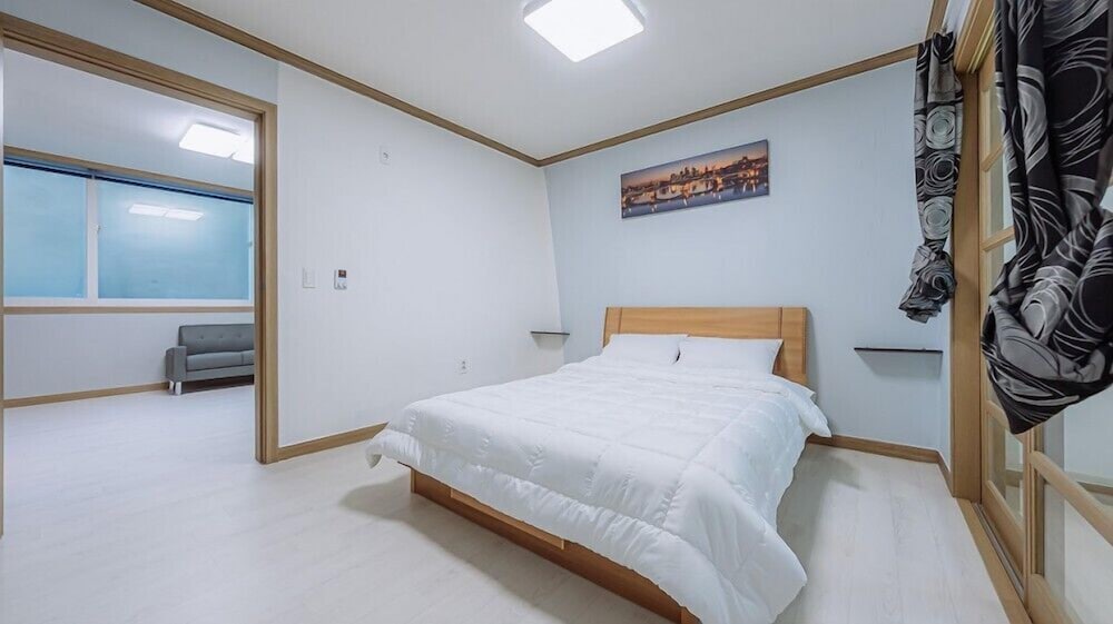 Room (Room 101) - Photo 4