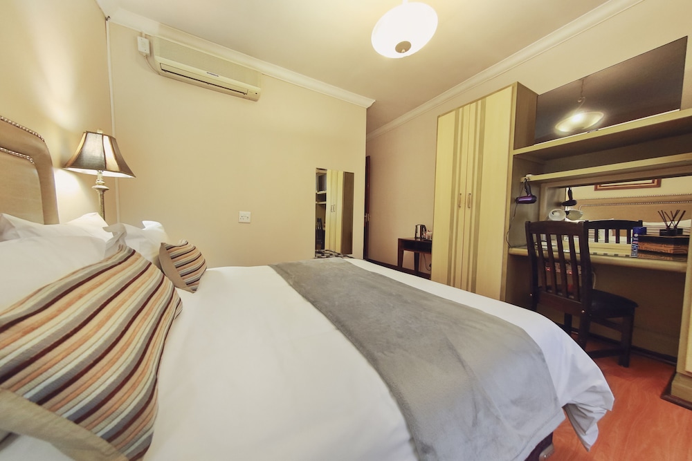 Standard Double Room, 1 Queen Bed photo 3