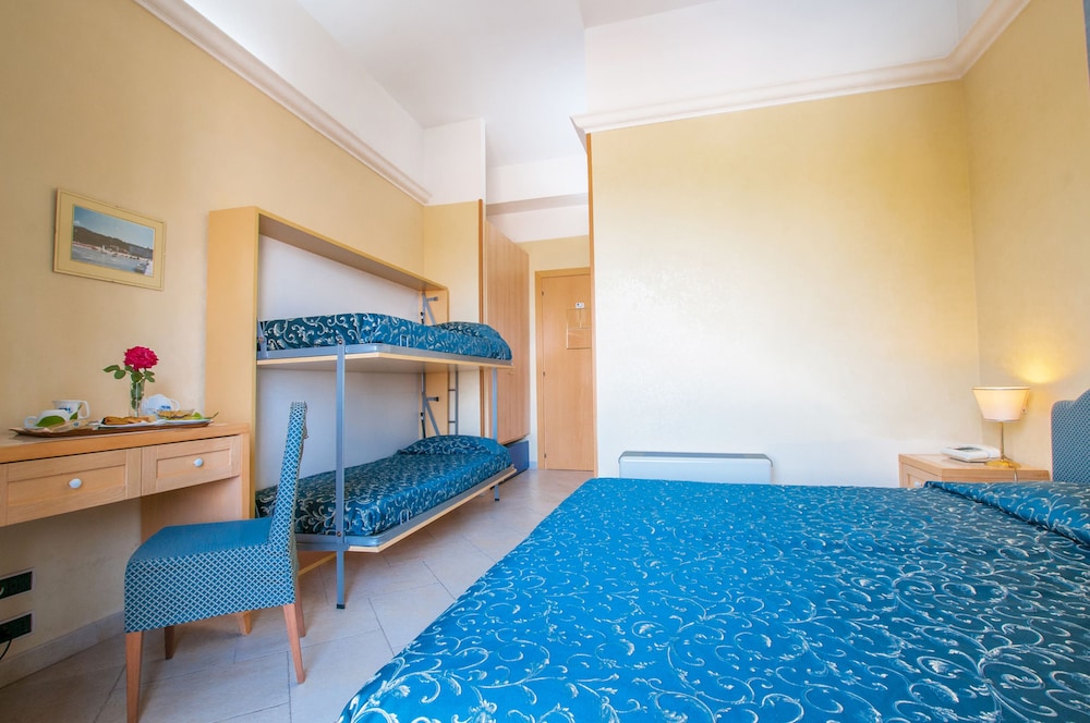 Classic Quadruple Room