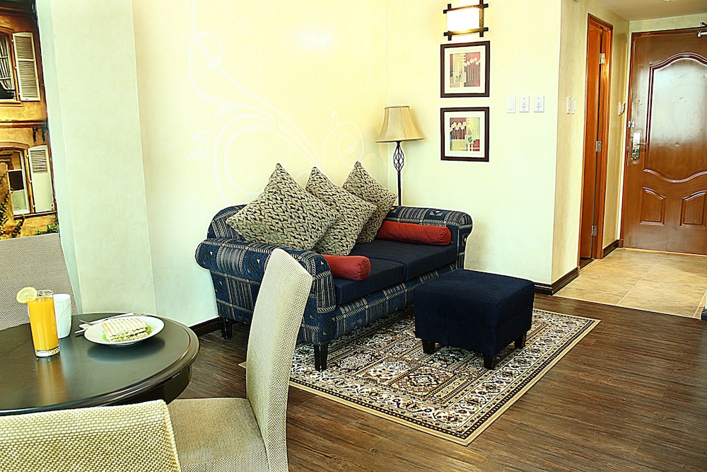 Suite, 2 Bedrooms - Photo 7