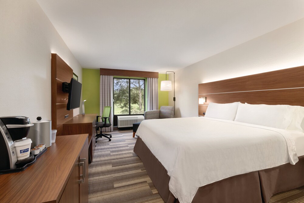 Standard Room, 1 King Bed, Accessible (Communication, Accessible Tub) - Photo 3