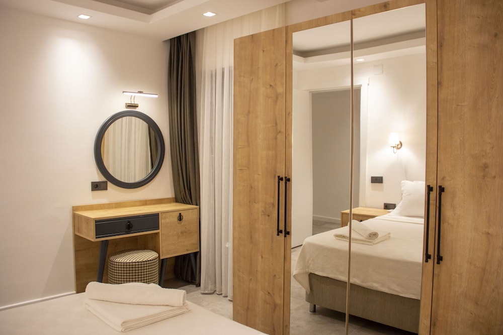 Apartment, 1 Bedroom, Pool View