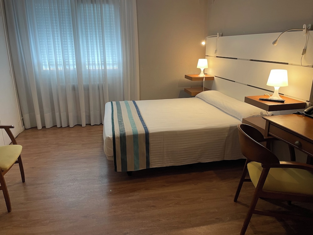 Studio, 1 Queen Bed, Smoking, Kitchenette (I), photo 6