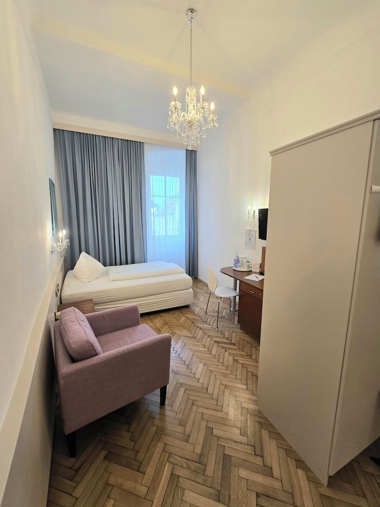 Basic Single Room photo 2