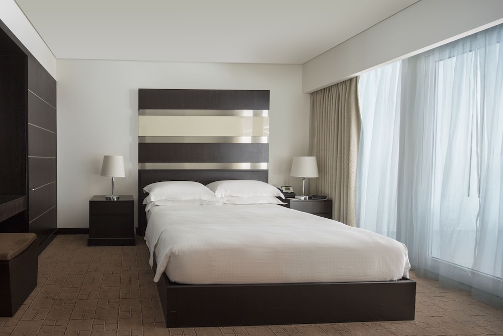 Junior Suite At Concourse A Near Gate A1 Or A24