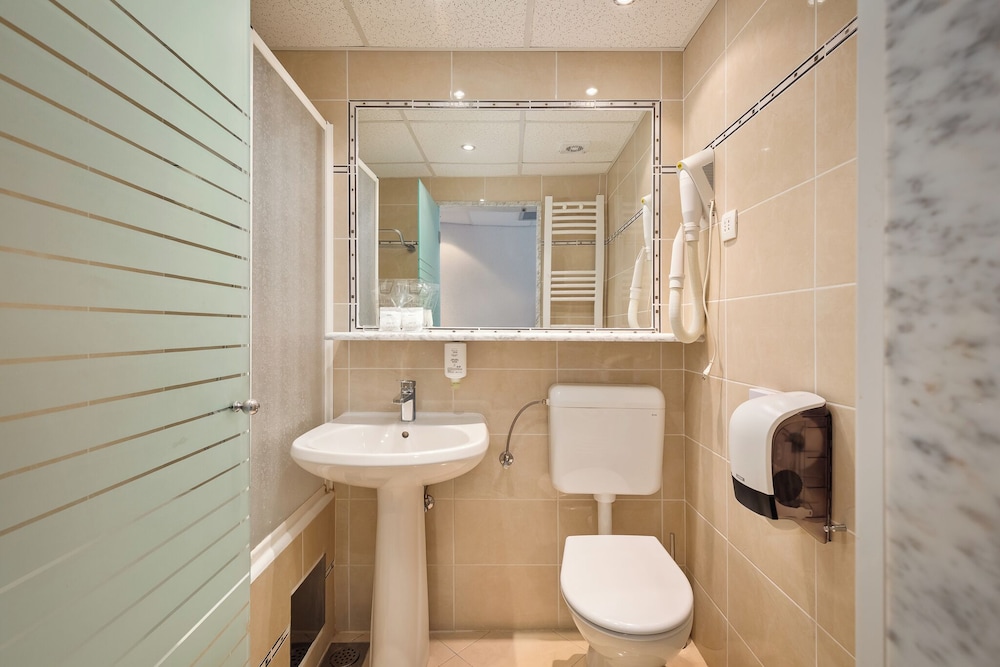 Standard Quadruple Room, Balcony, Partial Sea View photo 2