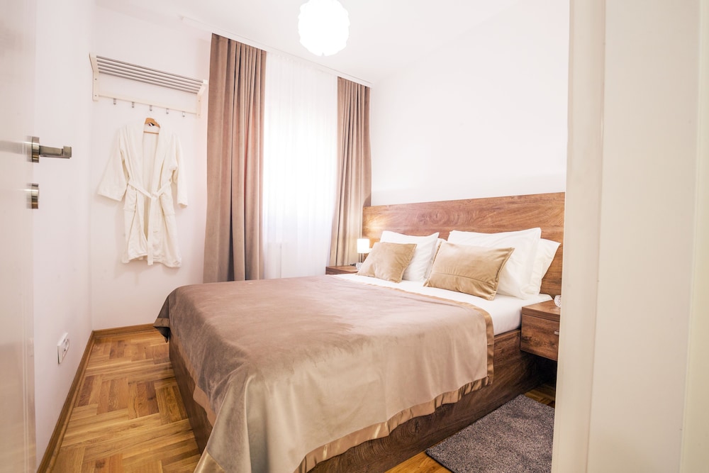 Apartment, 1 Queen Bed with Sofa bed, Non Smoking, Balcony photo 3