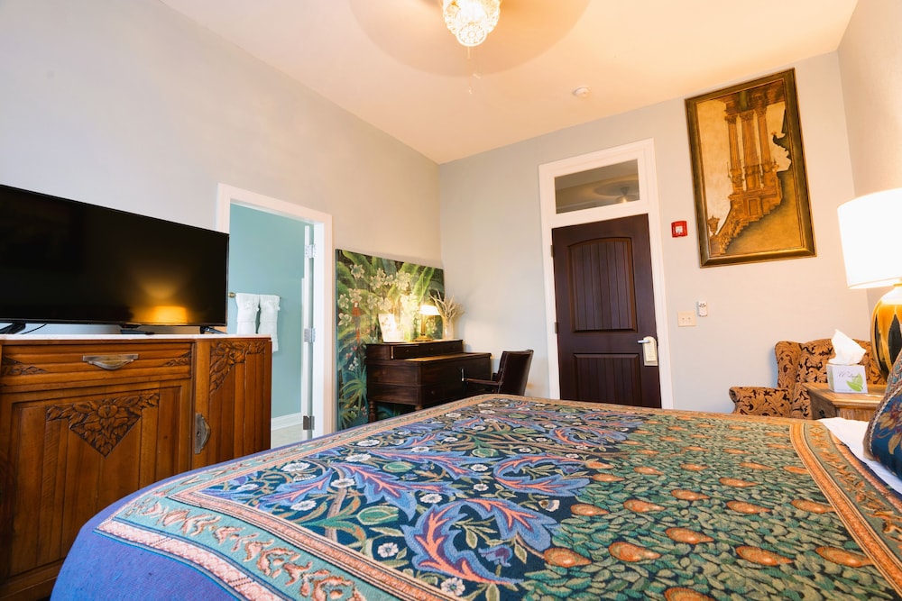 Deluxe Room, 1 King Bed (Tree of Light) Second Floor photo 3