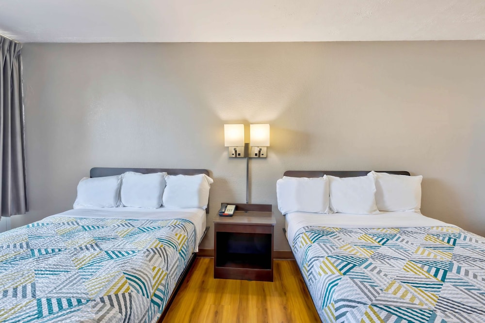 Deluxe Room, 2 Double Beds, Non Smoking, Refrigerator & Microwave - Photo 3