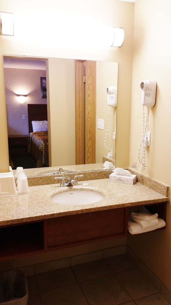 Three Double Beds - Photo 5