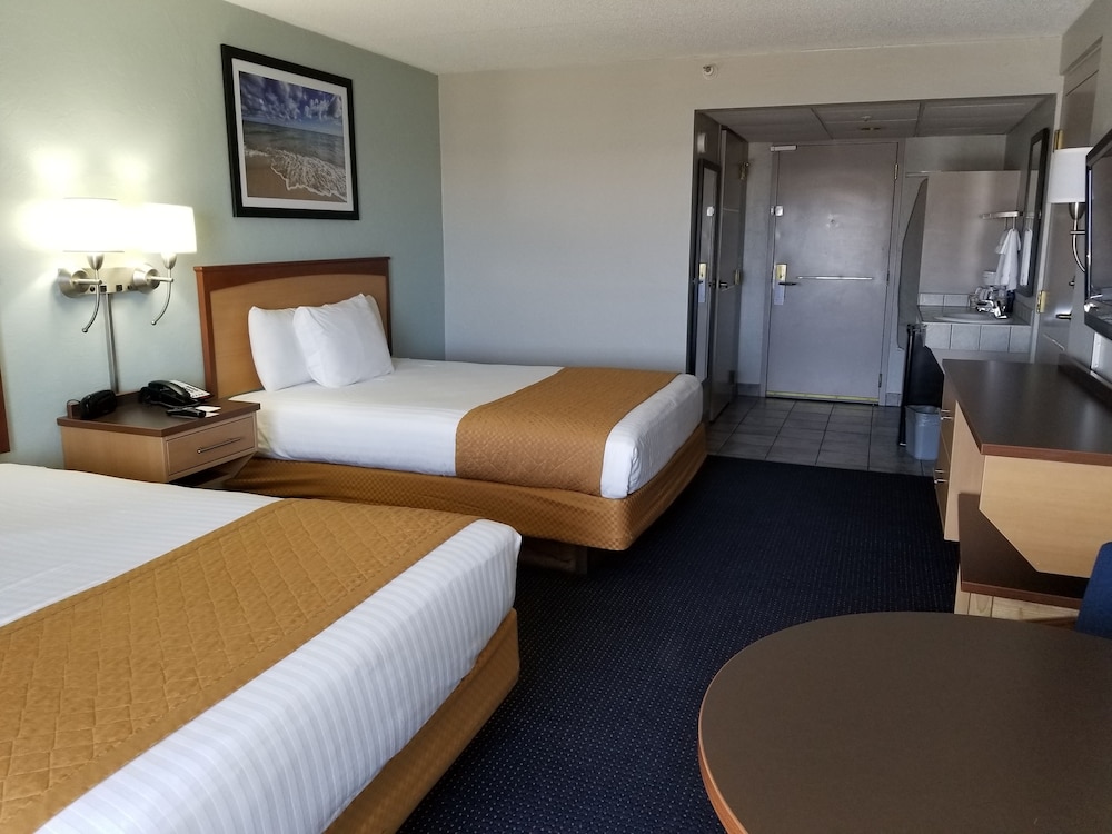 Standard Room, 2 Queen Beds, Refrigerator photo 2