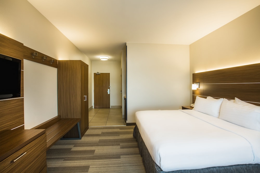 Room, 1 King Bed, Accessible (Hearing) - Photo 1