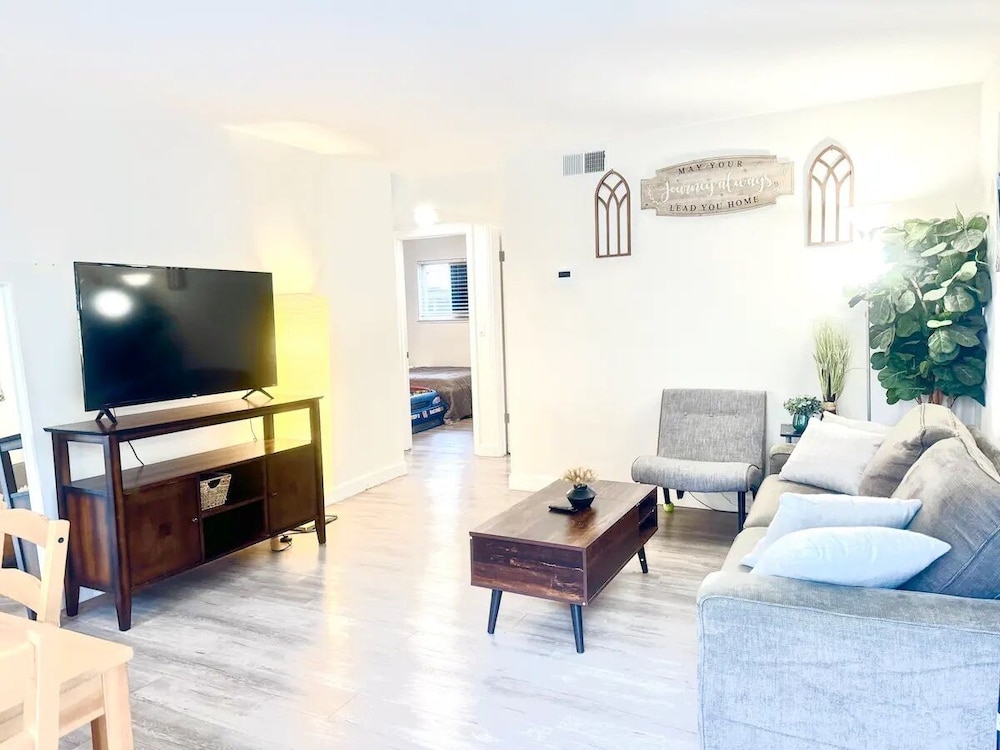 Comfort Apartment, 2 Bedrooms, Patio, Corner photo 2