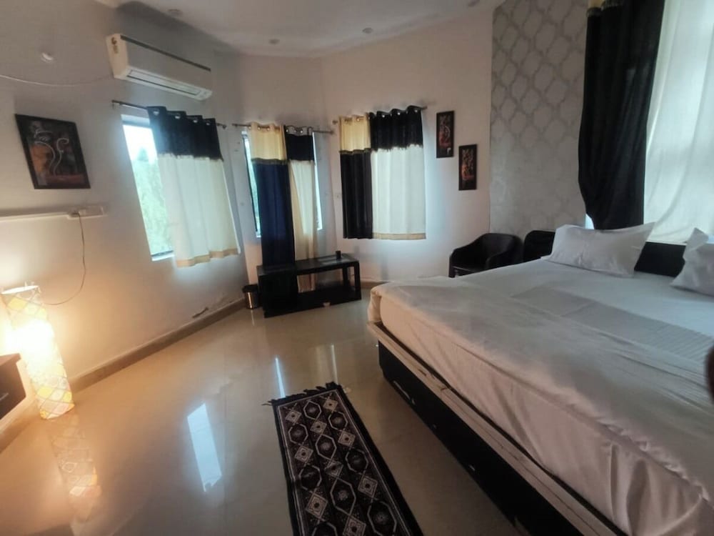 Super Deluxe Room