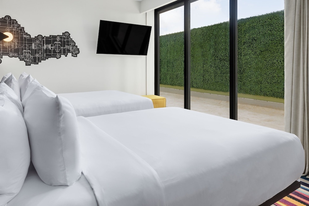 Aloft Guest room 2 Queen Beds - Limited view - Photo 1