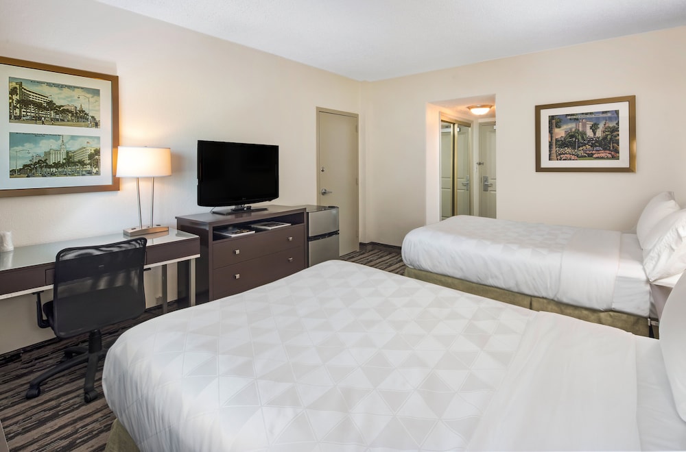 Standard Room, Multiple Beds photo 1