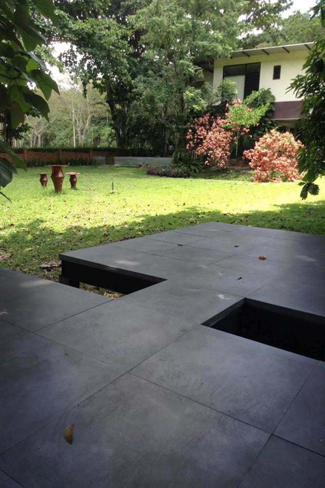 6 Bedrooms Villa photo 2