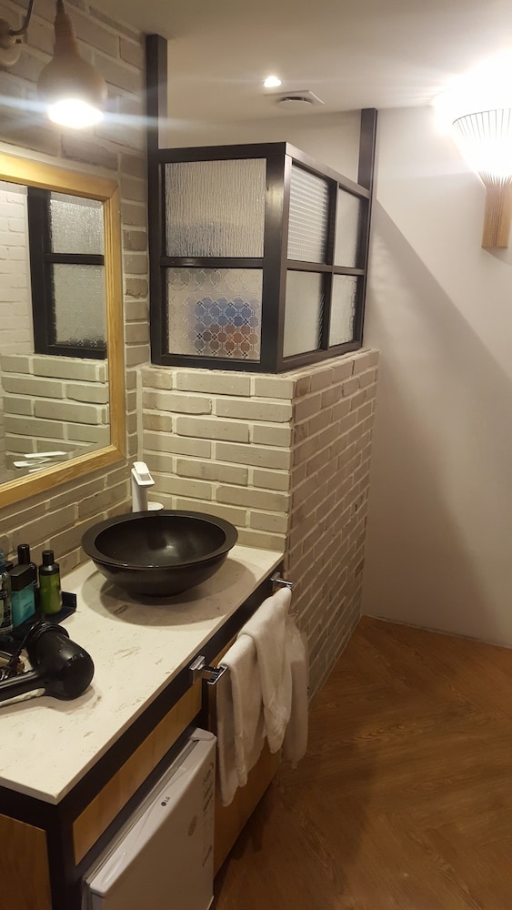 Premium Room - Photo 26